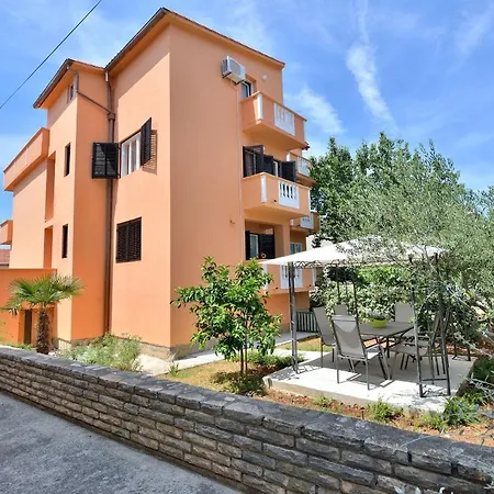 With A Parking Space - Diklo, - 6268